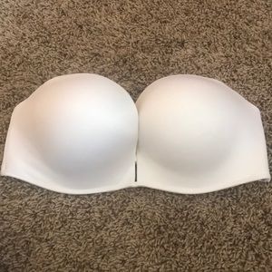 Victoria’s Secret Bombshell Strapless bra 36C